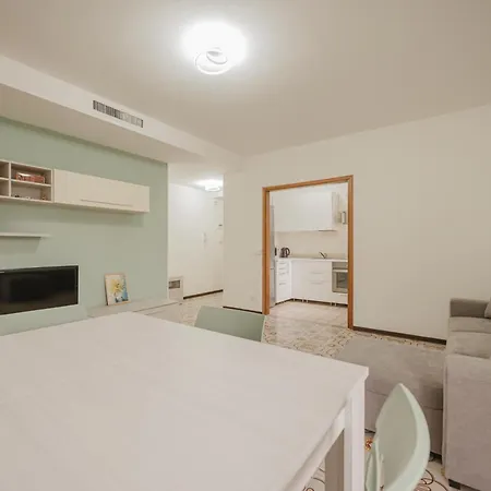 アパート Viky Flat - 15 Min From & Free Parking *