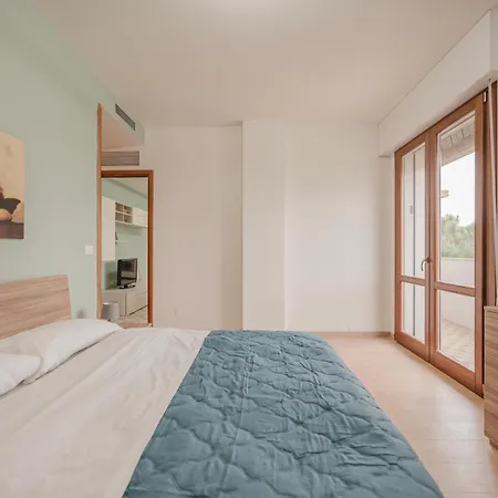 Viky Flat - 15 Min From & Free Parking アパート *